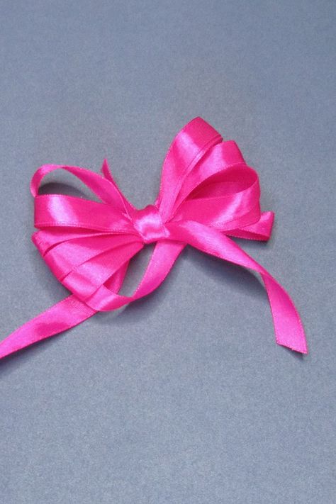 Ribbon Bow Tutorial, Bows Diy Ribbon, Gift Bow, Ribbon Gift, Bow Tutorial, Curling Ribbon, How To Make Ribbon, Gift Bows, Diy Ribbon