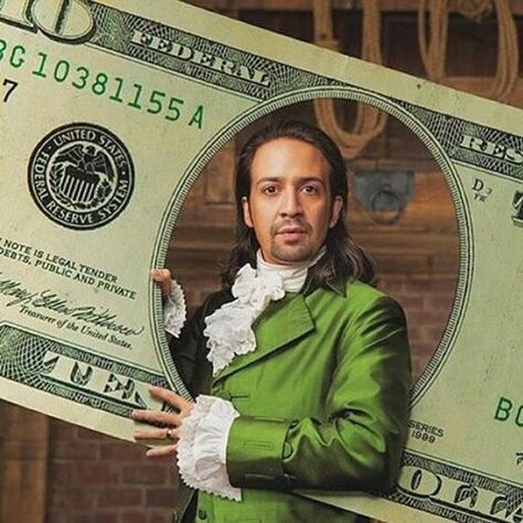 Please enjoy this picture of Lin-Manuel Miranda pretending to be a $10 bill. (Next year's Halloween costume...?) Hamilton Lin Manuel Miranda, Hamilton Lin Manuel, Hamilton Broadway, Hamilton Funny, Theatre Geek, Hamilton Memes, Hamilton Musical, Theatre Nerds, Manuel Miranda