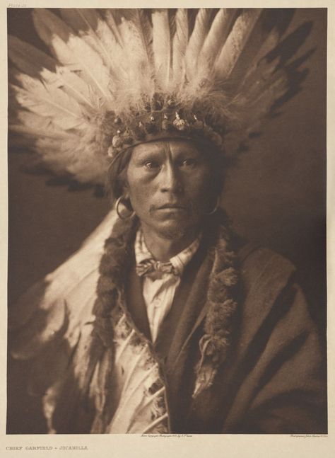 Moors History, Apache Native American, Edward Curtis, Native American Traditions, Wilde Westen, Native American Photos, Indigenous Americans, Native American Peoples, Native American Tribes