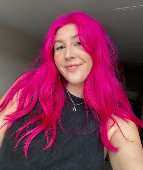 Hot Hot Pink Hair Manic Panic, Short Hot Pink Hair, Hot Pink Short Hair, Pink Hair Inspiration, Dark Pink Hair, Pink Short Hair, Mom Hair, Pink Hair Dye, Hot Pink Hair