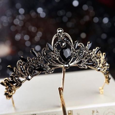 TopjewelleriesQueensChoices on Instagram: “1-9 Crowns✨Free Shipping Worldwide 👑 order Link in bio Order👉🏻https://queenschoices.com #jewellery #crown #ring #earrings earrings…” Veil Tiara, Rhinestone Veil, Wedding Hairstyles With Crown, Crystal Crown Tiaras, Black Tiara, Bridal Crown Tiara, Rhinestone Headpiece, Silver Tiara, Black Crown