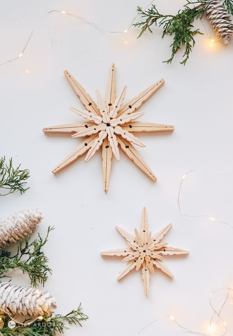 22 DIY Wooden Christmas Ornaments - Maker Mama Clothespin Stars, Cranberry Dishes, Clothespin Crafts Christmas, Diy Christmas Star, Clothespin Diy Crafts, Clothespins Diy, Wooden Clothespin Crafts, Clothespin Art, Clothespin Crafts