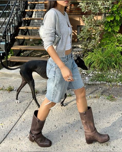 Ultimate Guide To Biker Boots: Styling Them All Year Round - BYSHAR Jean Shorts And Boots Outfit, Brown Biker Boots Outfit, Biker Boots Outfit Winter, Boots And Shorts Outfit, New York Girl Aesthetic, Buckle Boots Outfit, Frye Boots Outfit, Boots Outfit Summer, Biker Boots Outfit