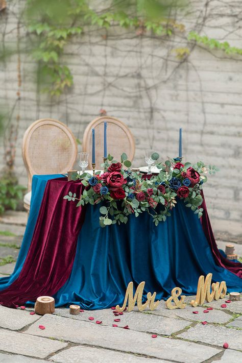 Navy Wedding Centerpieces, Navy Wedding Decorations, Navy Blue Wedding Decorations, Vendela Rose, Blue Red Wedding, Avalanche Rose, Navy Blue Wedding Theme, Burgundy Wedding Centerpieces, Farm Wedding Reception