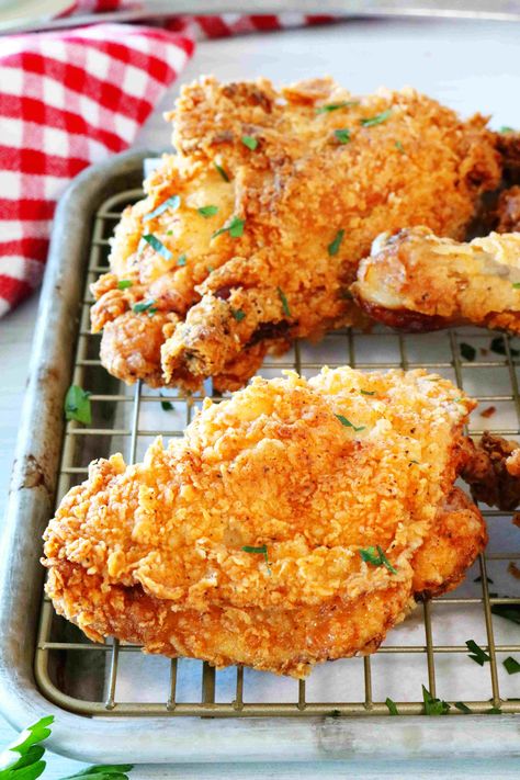 A close up shot of fried chicken thighs. Buttermilk Fried Chicken Videos, Soak Chicken In Buttermilk, Crispy Chicken Thigh Recipes, Easy Buttermilk Fried Chicken, Easy Fried Chicken Recipe, Recipe With Buttermilk, Fried Chicken Thigh Recipes, Fried Chicken Thighs, Best Fried Chicken Recipe