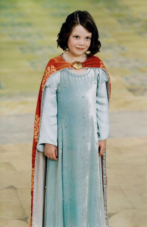 Narnia Lucy, Narnia Party, Narnia Costumes, Coronation Gown, Narnia Movies, Peter Pevensie, Lucy Pevensie, Susan Pevensie, Narnia 3