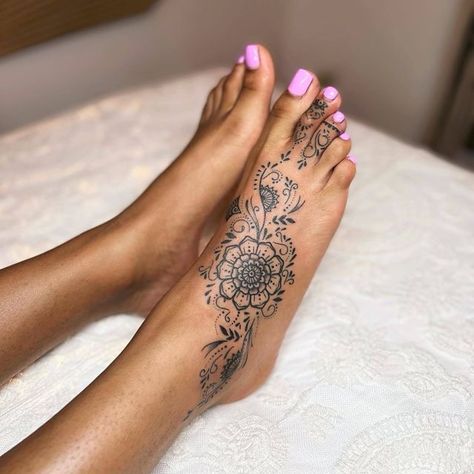 Mandala Foot Tattoo, Henna Tattoo Foot, Foot Henna, Foot Tattoos For Women, Henna Style, Most Popular Tattoos, Small Tattoo Designs, Foot Tattoo, Henna Tattoo Designs