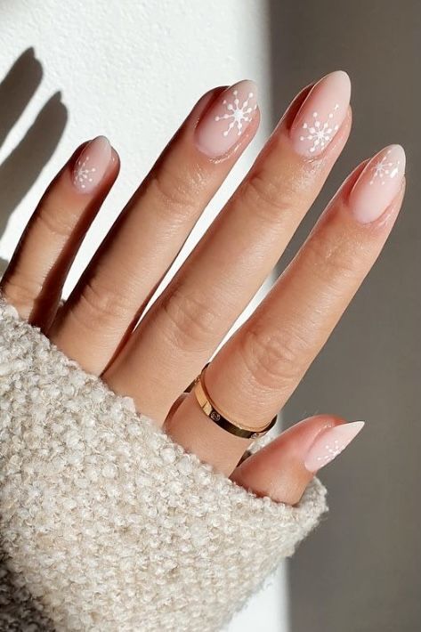 Winter Classy Nails, Nail Art Noel, Christmas Nails Easy, Christmas Gel Nails, Snowflake Nails, Xmas Nails, Dipped Nails, Classy Nails, Chic Nails