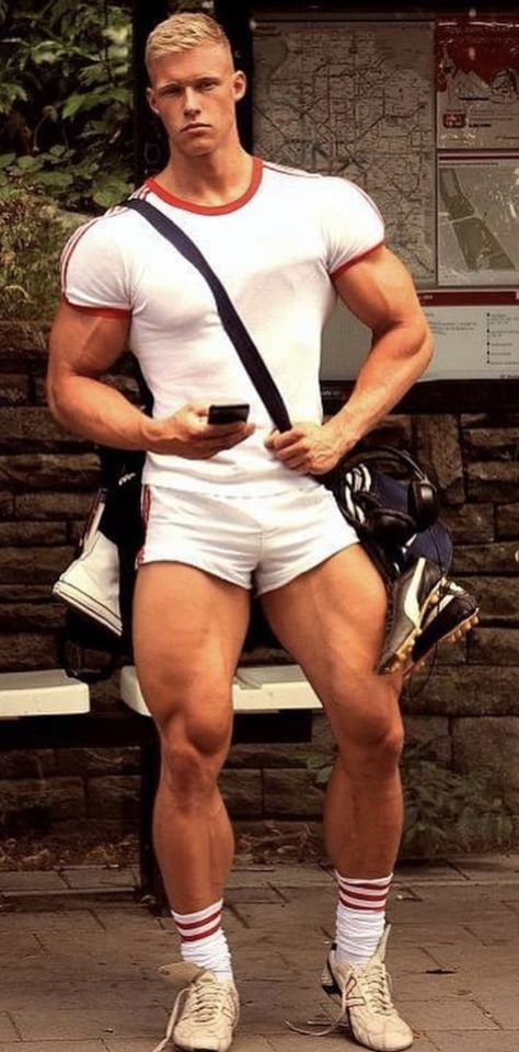 Young Mens Fashion Casual, Chubby Men Fashion, Superenge Jeans, Rugby Shorts, Young Mens Fashion, Chubby Men, Rugby Men, Ginger Men, Male Fitness Models