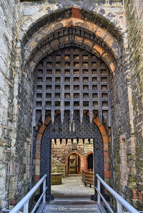 Castle Rushen Portcullis  Peter Killey - Castle Drawbridge, Decoupage Pictures, Mansion Homes, Castle Doors, Castle Gate, Medieval Furniture, Old Castle, Gothic Buildings, Chateau Medieval