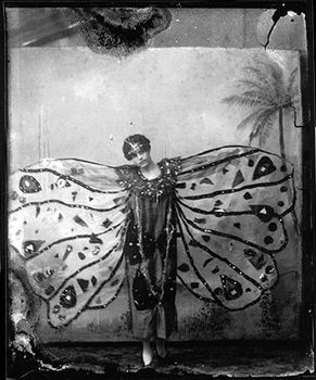 1920s butterfly girl 1920's Fancy Dress, 1920s Flapper Photos, Vintage Butterfly Costume, Butterfly Costumes, Fashion 1920s, Ziegfeld Follies, Butterfly Costume, Butterfly Girl, Vintage Halloween Costume