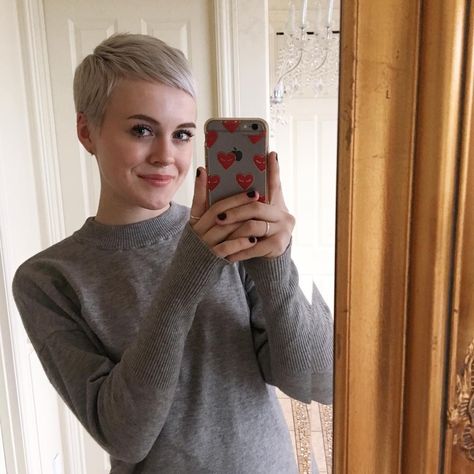 Pixies Haircut, Haircut Ideas Trendy, Kort Bob, Edgy Pixie Cuts, Sarah B, Cute Short Haircuts, Hairstyle Tutorials, Short Grey Hair, Pixie Hair