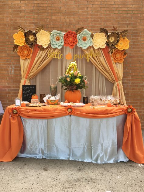 Little Pumpkin theme babyshower backdrop for dessert table @lalaspartycreations5 IG Pumpkin Theme Dessert Table, Backdrop For Dessert Table, Postpartum Party, Fall Baby Shower Ideas, Pumpkin Theme Baby Shower, Thanksgiving Baby Shower, Pumpkin Gender Reveal, Fall Baby Shower Themes, Halloween Gender Reveal