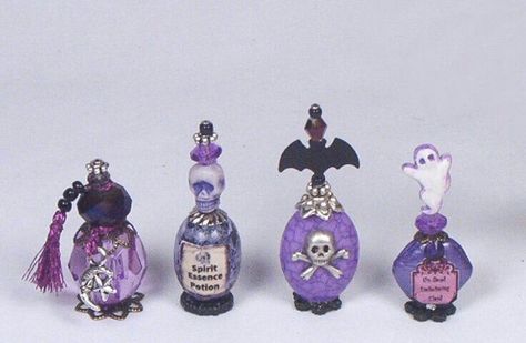 Potion Display, Baba Jaga, Halloween Potion Bottles, Halloween Apothecary, Haunted Dollhouse, Mini Diy, Potion Bottles, Halloween Miniatures, Haunted Dolls