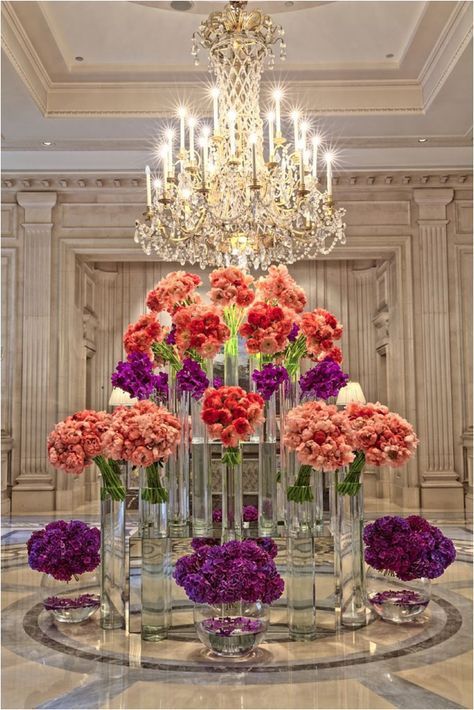 Beautiful Wedding Ideas | Unique Wedding Inspiration | Jeff Leatham Decor & Flowers | Photo: Courtesy of Jeff Leatham Jeff Leatham Flowers, بيوت ملكية, Hotel Flower Arrangements, Lobby Flowers, Jeff Leatham, Hotel Flowers, Large Flower Arrangements, Event Flowers, Flowers Arrangements