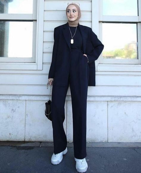 Hijabi Black Blazer Outfit, Ootd Mafia Wanita, Black Blazer Outfit Hijab, Formal Hijab Outfit Work, Mafia Style Women Hijab, Blazer Outfits For Women Hijab, Lawyer Clothes, Black Outfit Hijab, Fashion Blazer Outfits