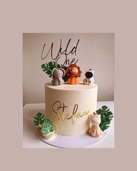 Take a look at this "Wild One" Cake Topper Wild One Cake Ideas, Wild One Birthday Cake, Wild One Cake Topper, Wanted Sign, Leaves Cake, Wild One Cake, Football Cake Toppers, Bautizo Ideas, Halloween Cake Decorating