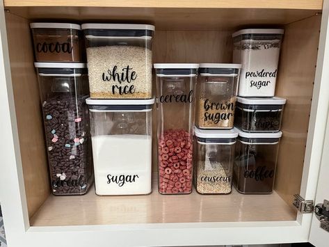 Pantry Cabinet Organization, Organization Containers, Oxo Containers, Oxo Pop Containers, Organising Tips, Create Labels, Sugar Container, Organisation Hacks, Rice Cereal