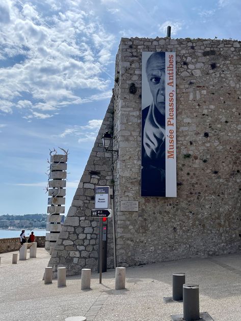 Picasso Museum in Antibes is a castle that Picasso used as his art studio. It’s such a beautiful building. #picassomuseum #antibesfrance#antibes#workhardtravelharder #architectureinspiration #architectinspiration#travelfrance#antibesfrance #antibestourisme Picasso Museum Antibes, Picasso Antibes, Picasso Museum, Antibes France, A Castle, Beautiful Buildings, Life Inspiration, Art Studio, Provence