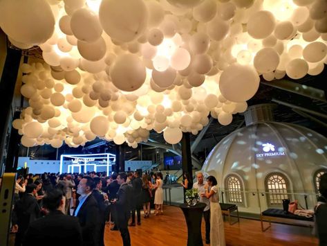 Balloon Ceiling Installation, Clouds Installation, Lighted Balloons, Led Light Up Balloons, Paris Party Decorations, Balloon Cloud, Led Lights White, Black And White Balloons, Light Up Balloons