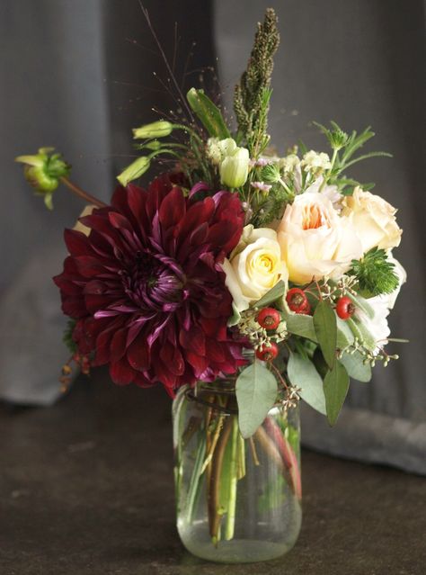 Jar Centerpiece Wedding, Woodstock Wedding, Mason Jar Flower Arrangements, Wedding Centerpieces Mason Jars, Mason Jar Centerpiece, Colored Mason Jars, Jar Centerpieces, Mason Jar Flowers, Flower Business