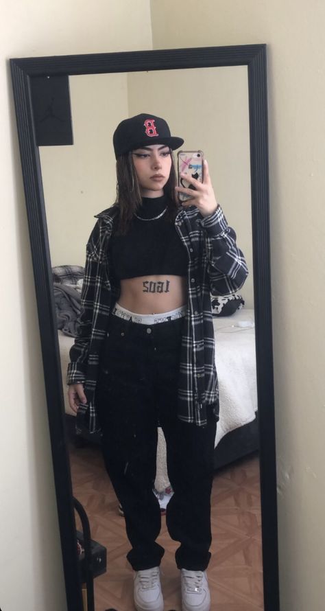 Chola Style Outfits, Latina Outfits School Baddie, School Latina, Latina Outfit Ideas, Latina Outfits School, Chola Outfit, Chicana Style Outfits, Baddie Latina, School Baddie