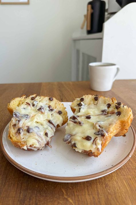 Chocolate Chip Sourdough Cruffins - Jesha's Chocolate Chip Cruffins, Sourdough Chocolate Chip Muffins, Sourdough Cruffins, Chocolate Chip Sourdough, Sourdough Croissants, Cruffin Recipe, Croissant Donut, Bagel Bread, Sourdough Bagels