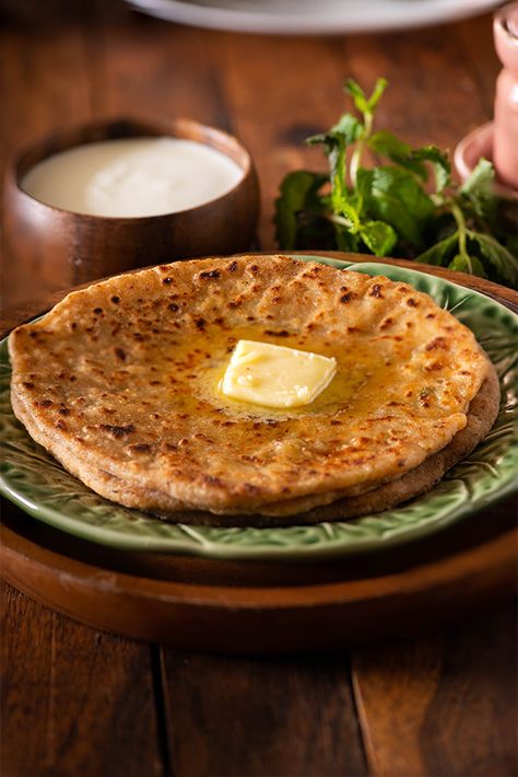 Aloo Paratha is popular Indian whole wheat flatbread stuffed with spicy potato filling. step by step aloo paratha ,alu paratha with pickle or curd. Alu Paratha, Aloo Paratha Recipe, Palak Paneer Recipe, Recipes Potatoes, Aloo Paratha, Potato Filling, Vegan Indian Recipes, Meat Products, Paratha Recipe