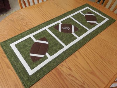 Super Bowl Decorations, Football Quilt, Football Table, Football Blanket, Quilted Table Runners Patterns, Place Mats Quilted, Table Runner Pattern, Boy Quilts, Quilted Table Runner