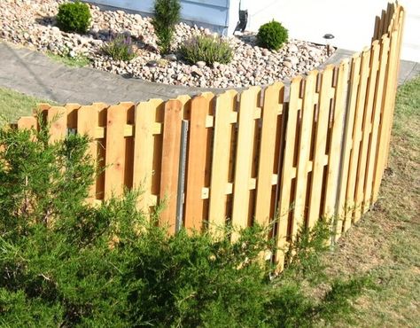 Corner Lot Gradual Curved Privacy Fence Curved Privacy Fence Ideas, Curved Wooden Fence, Curved Privacy Screen, Privacy Fence Corner, Hiding Pool Equipment, Curved Fence, Front Fences, Fences Alternative, Diy Fence Ideas