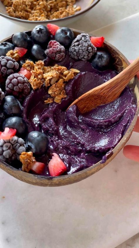 Smoothie Bowl No Banana, Smoothie Bowls Recipe Easy, Blueberry Mango, Blueberry Smoothie Bowl, Bowl Recipes Easy, Smoothie Bowl Recipe Healthy, Fruit Smoothie Recipes Healthy, Blueberry Smoothie, Blueberries Smoothie