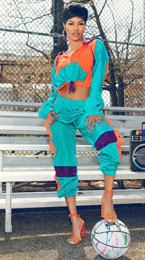 Green Sweatsuit, Jogger Fashion, Taylor Outfits, Teyana Taylor, By Any Means Necessary, Dresses Australia, Karl Kani, 90s Fashion Outfits, Photoshoot Themes