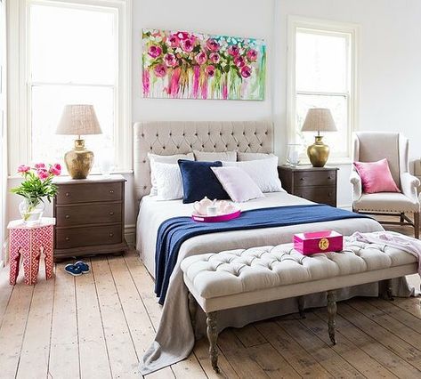 15 Colorful Master Bedrooms - 700 N COTTAGE Kate Spade Bedroom, Preppy Interior, Rock Bedroom, Suite Master, Preppy Bedroom, Space Bedding, Bedrooms Decor, Above Bed Decor, Over The Bed