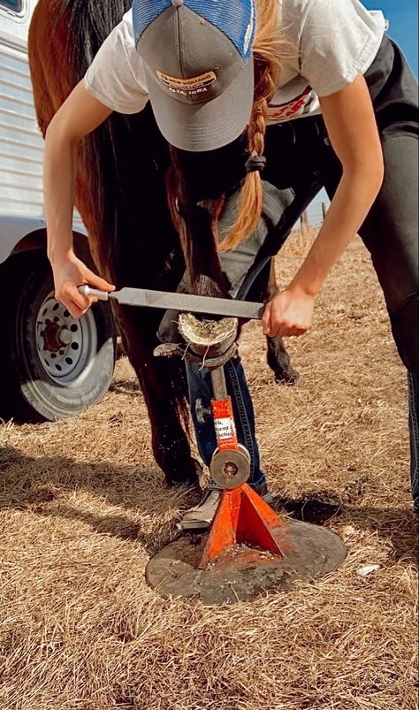 Female Rancher Aesthetic, Horse Farrier, Farrier Aesthetic, Horse Farrier Aesthetic, Horse Hooves Aesthetic, Female Horse Farrier, Bronc Riding Aesthetic, Horse Job Aesthetic, Working With Horses Aesthetic