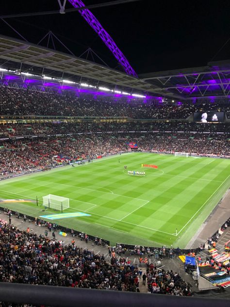 Football egland wembley Wembley Stadium Aesthetic, Wembley Stadium Football, Football Stadium Aesthetic, Pic Editing, Stadium Wallpaper, England Ladies Football, London Trip, London Pictures, Wembley Stadium