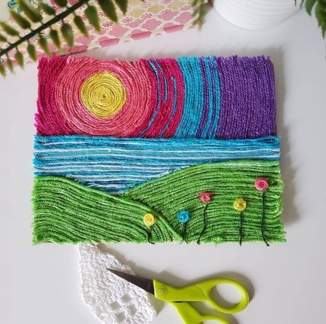 Yarn Painting Art, Textile Art Projects, Yarn Art Projects, Bedroom Wall Decor Ideas, Class Art Projects, Yarn Painting, Fiber Art Projects, Elementary Art Projects, Wool Art