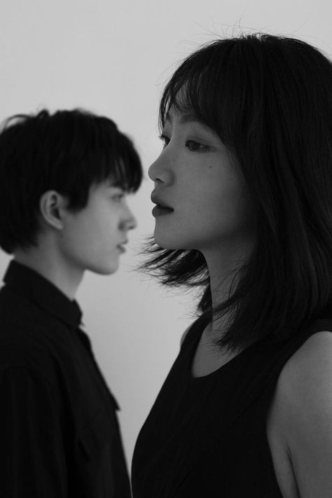 Couple Poses Black And White, Korean Photoshoot, Korean Couple Photoshoot, Wedding Photo Studio, L Wallpaper, Wedding Photoshoot Props, Couple Poses Reference, Studio Photography Poses, Pose Fotografi