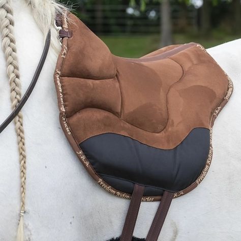 New Blog! 📝 Natural Horsemanship : What is it all about? 🤔 We are delighted to be stocking a new brand which holds Natural horsemanship at its core. Freedom Riding Articles produce top quality bareback pads, bitless bridles and many other accessories to help you on your natural horsemanship journey. Read more about them here 👇 https://loom.ly/rPhOmBc #randrcountry #naturalhorsemanship #freedomridingarticles #joinupmethod #horses #equine #horseriding #barebackpad #bitlessbridle Bareback Pad, Bitless Bridle, Animal Accessories, Horse Games, Horse Ideas, Natural Horsemanship, Horse Fashion, Horse Bridle, Horse Accessories