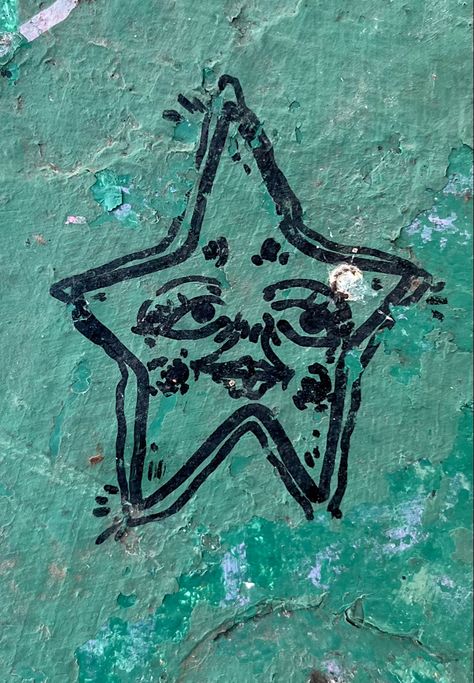 Star With Face Drawing, Funky Star Tattoo, Elsie Aesthetic, Star Art Aesthetic, Stars With Faces, Star Drawing Aesthetic, Star With Face, Star Paintings, Funky Stars