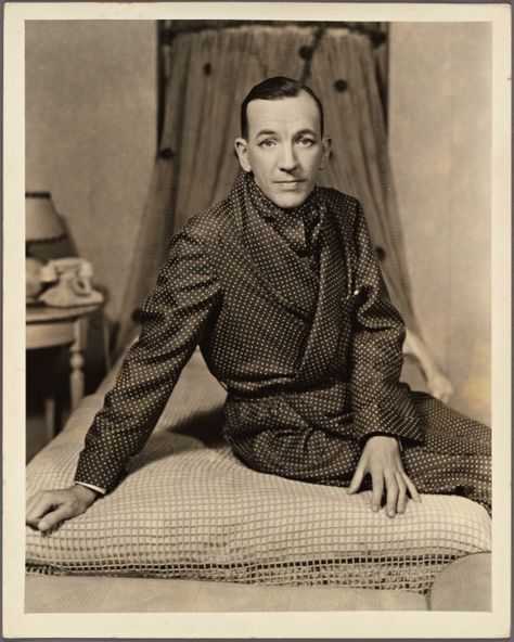 Men Pajamas, Pennies From Heaven, Blithe Spirit, 1920s Hair, Noel Coward, Dressing Gowns, Shadow Play, 1930s Fashion, Elegant Man