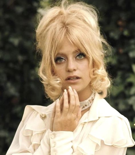 70s Short Hairstyles, 1970 Hairstyles, 70’s Hairstyles, 70s Hair And Makeup, 70s Hairstyles, 70’s Hair, Disco Hair, 1970s Hairstyles, 70s Hair