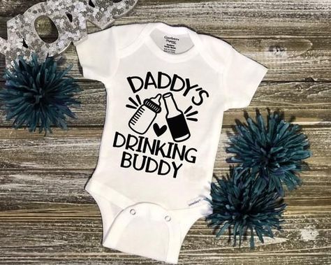 Baby onesie ® , Daddy's Drinking Buddy, Funny onesie ®, Bodysuit, Baby Boy, Baby Girl, Baby Clothing Funny Onesie, Cricut Baby, Funny Baby Clothes, Funny Onesies, Funny Baby Onesies, Boy Onesie