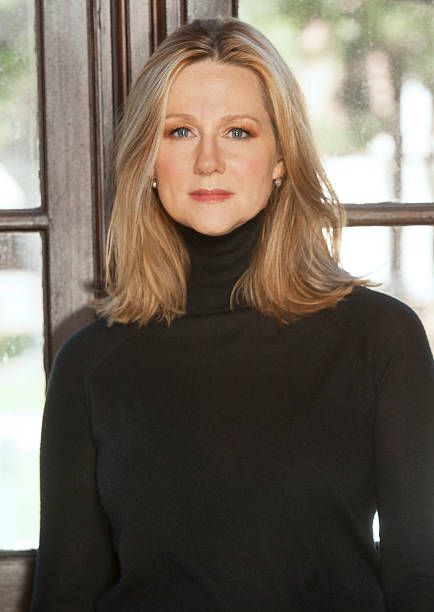 Actress Laura Linney in a casual, sleek flip is photographed for Los Angeles Times on March 3, 2015 in Los Angeles, California. PUBLISHED IMAGE. Laura Linney, Leah Remini, Hairstyle Hairstyle, Over 50 Womens Fashion, March 16, Old Hollywood Glamour, Women's Hair, Black Turtleneck, Classy Women