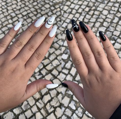 Short Almond Nails Black And White, Black And White Nails Smiley Face, Black And White Nails￼, Smiley Face Nails Black And White, Almond Nails Smiley Face, Almond Black And White Nails, Black Smiley Face Nails, Black And White Simple Nails, Nails Inspiration Black And White