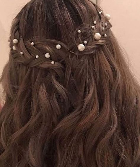 Sequin Hair Accessories, Hair Jewels, Short Layered Haircuts, Wedding Hair And Makeup, Grunge Hair, Hair Dos, Prom Hair, Pretty Hairstyles, Hair Jewelry