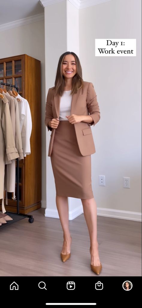 Lawyer Female Work Outfits, Pencil Skirt Outfits Classy Work, Official Suits For Women Work Outfits, Outfit For Thesis Defense, Smart Business Outfits Women, Corporate Attire Short Women, Dress Corporate Attire, Legal Attire Women, Business Proffesional Outfit