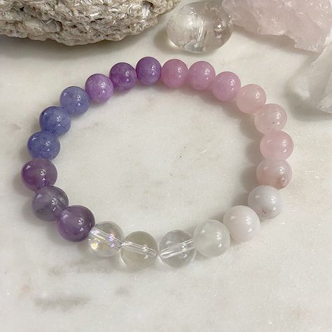 Pink And Purple Bracelet, Handmaid Jewelry, Gemstone Accessories, Crystals Purple, Ombre Bracelet, Handmade Jewelry Business, Purple Beaded Bracelets, Crystal Bead Jewelry, Stretchy Beaded Bracelet