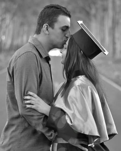 Husband And Wife Graduation Pictures, Couple Graduation Pictures, Couple Graduation, Father Picture, Graduation Photo Shoot, Nursing Graduation Pictures, Graduation Pic Ideas, Grad Photography, College Graduation Photos