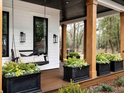 Front Porch Column Ideas, Hgtv Smart Home 2022, Front Porch Columns, Porch Remodel, Porch Columns, Front Porch Design, Exterior Makeover, Modern Farmhouse Exterior, Porch Design