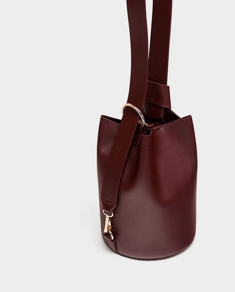 Hand Bags Ideas, Bucket Bag Pattern, Stylish Leather Bags, Bucket Backpack, Nosara, Bags Ideas, Mini Bucket Bag, Leather Bag Pattern, Small Leather Bag